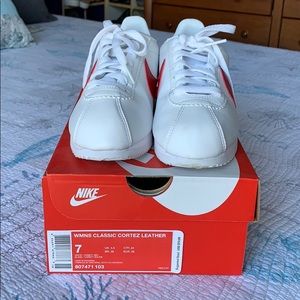 NIKE WMNS CLASSIC CORTEZ LETHER Z7